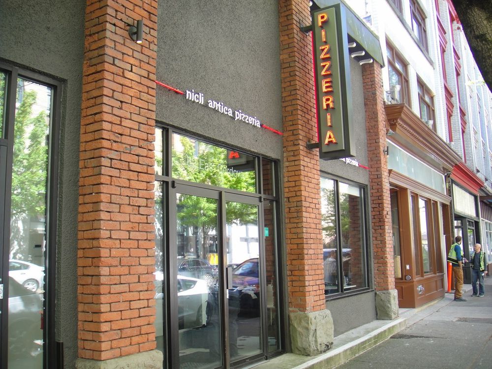 Beautiful Turn-Key Pizzeria - Bring your Offer! photo 2