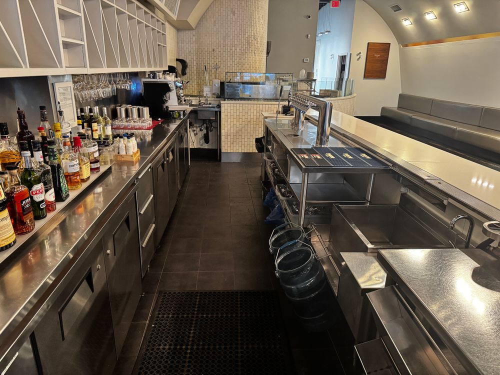 Beautiful Turn-Key Pizzeria - Bring your Offer! photo 12