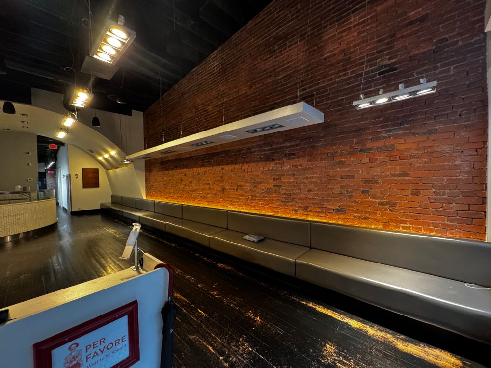 Beautiful Turn-Key Pizzeria - Bring your Offer! photo 10
