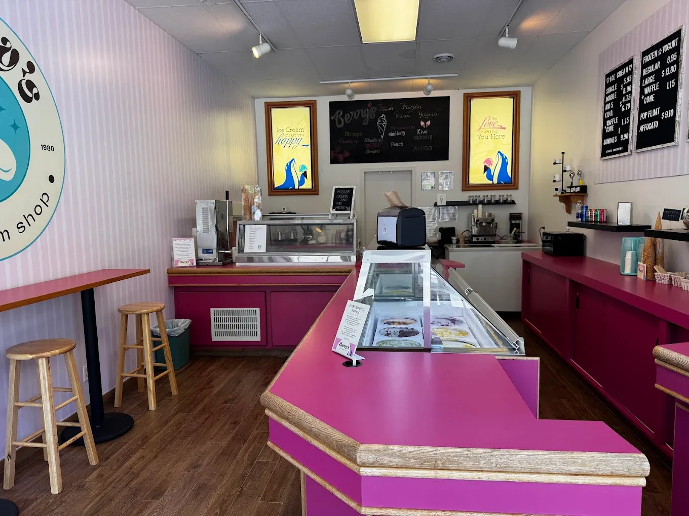 🍦 FOR SALE | Turnkey Ice Cream & Frozen Yogurt Shop – West Vancouver, BC photo 4