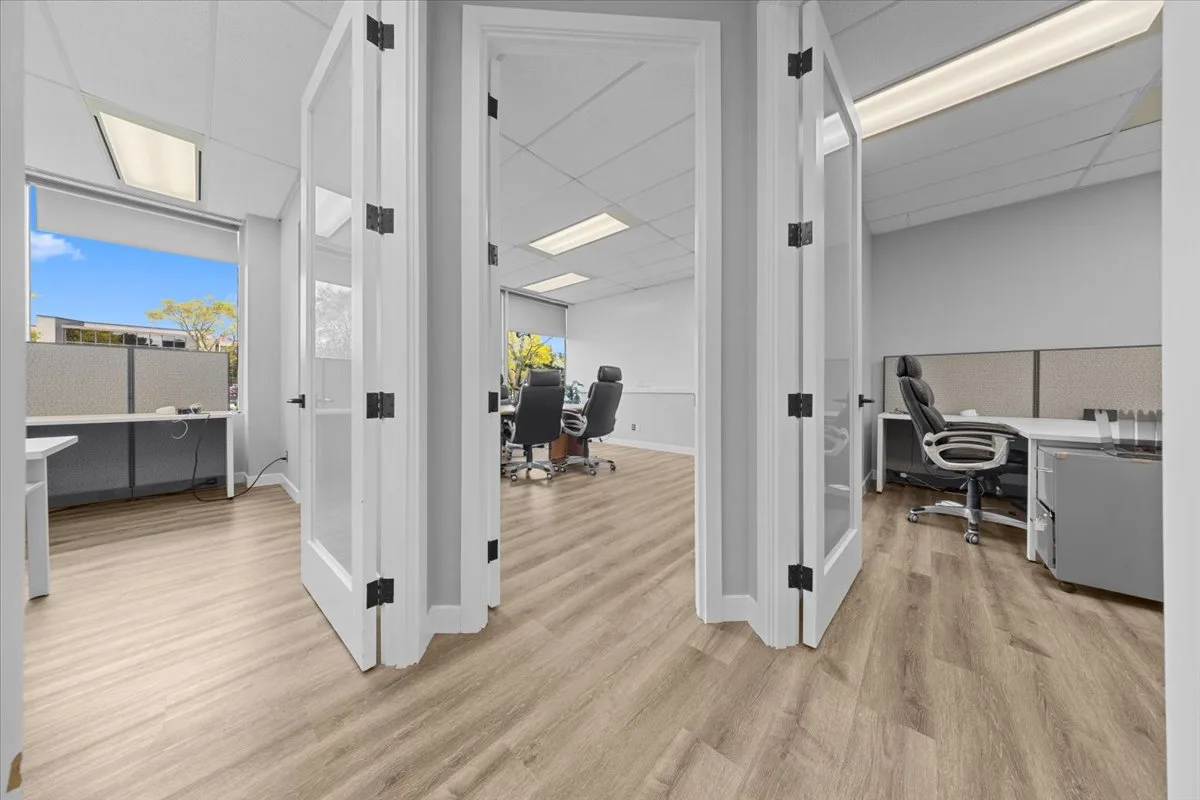 2283 ST LAURENT Boulevard, 101 (FOR LEASE) photo 9