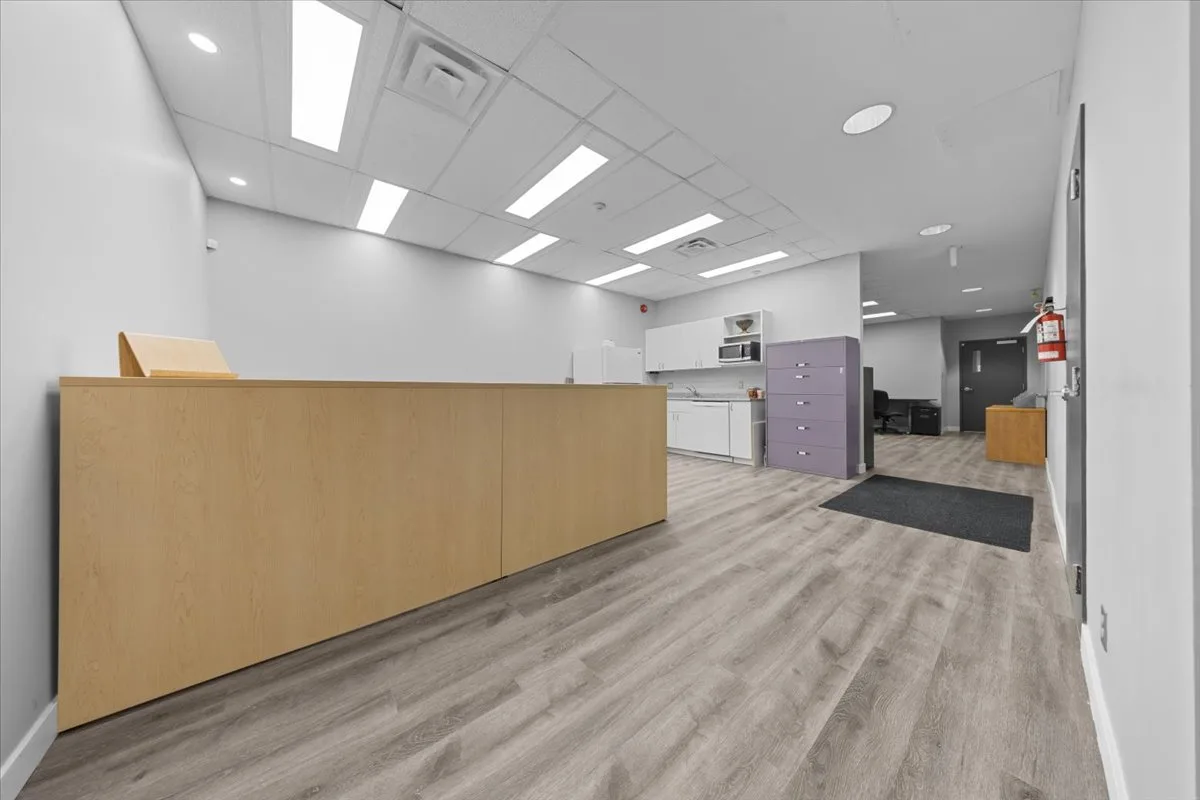 2283 ST LAURENT Boulevard, 101 (FOR LEASE) photo 4