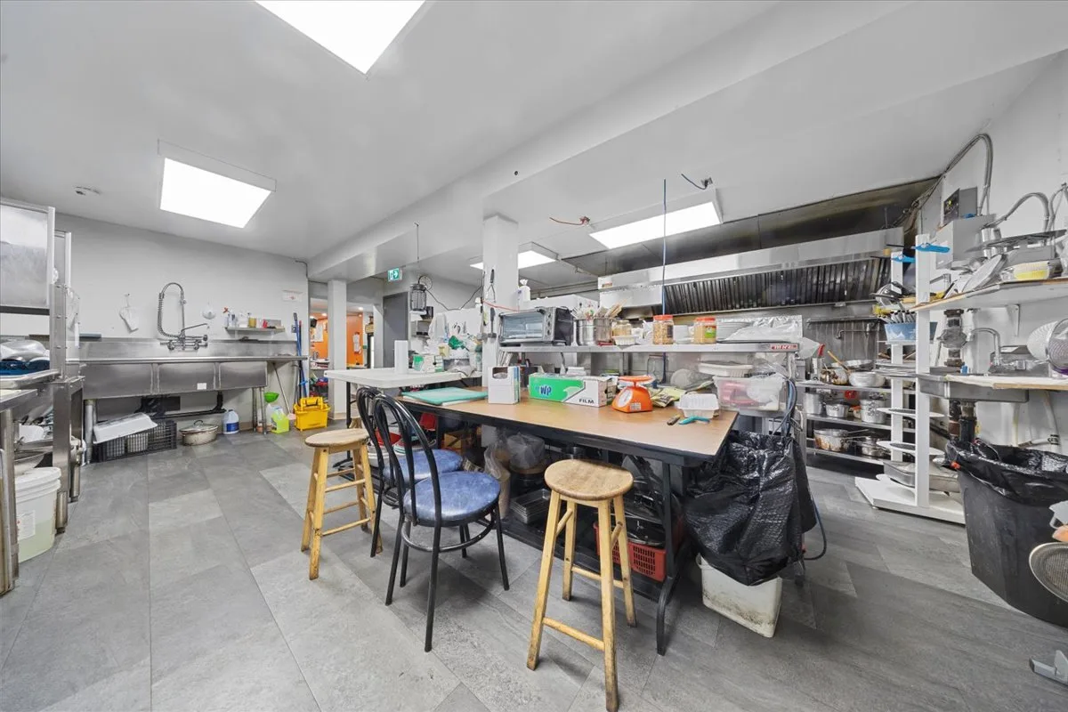 827 SOMERSET Street W (COMMERCIAL SPACE & RESIDENTIAL) photo 3